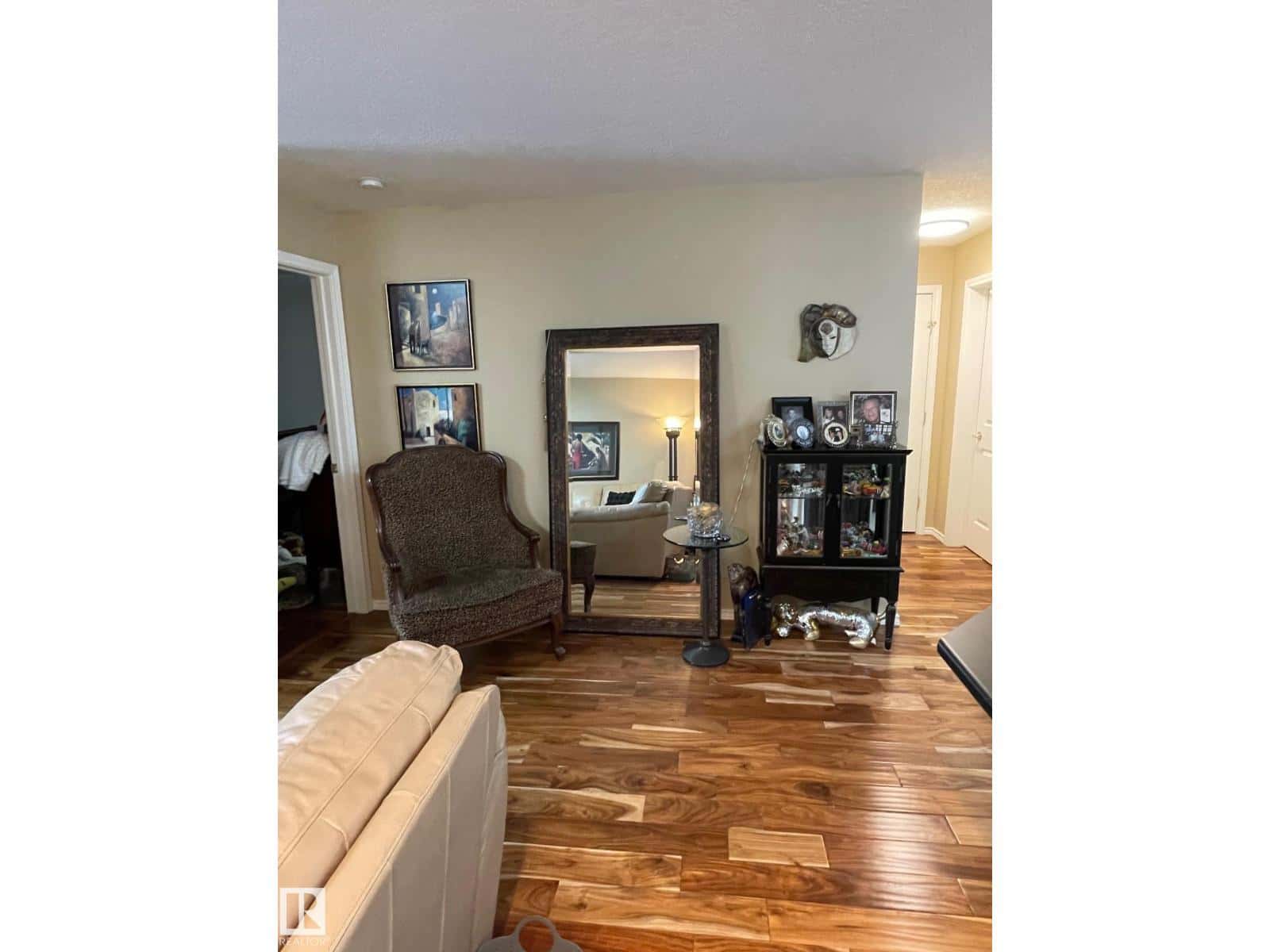 Edmonton — Edmonton - Photo 2 of 19