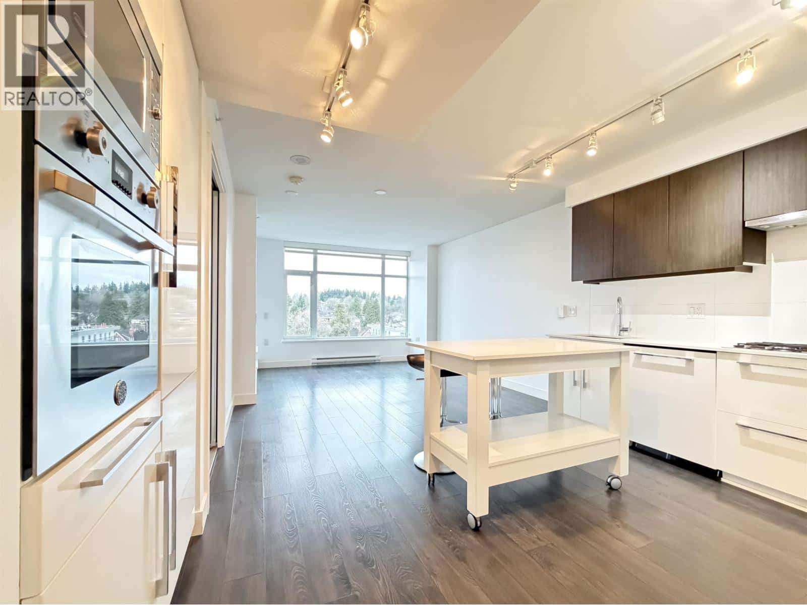 New Westminster — New Westminster - Photo 5 of 10