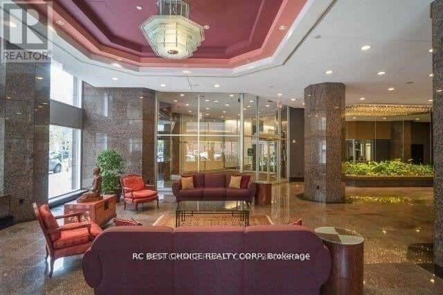 Toronto (Bay Street Corridor) — Toronto (Bay Street Corridor) - Photo 2 of 19