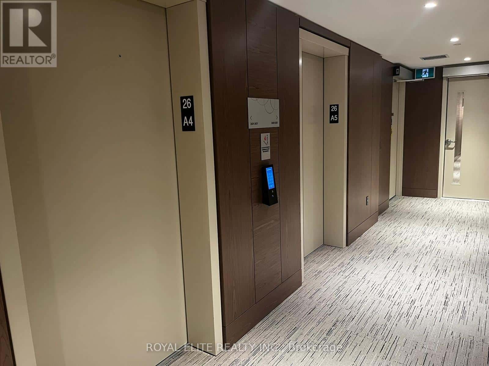 Toronto (Waterfront Communities) — Toronto (Waterfront Communities) - Photo 4 of 10