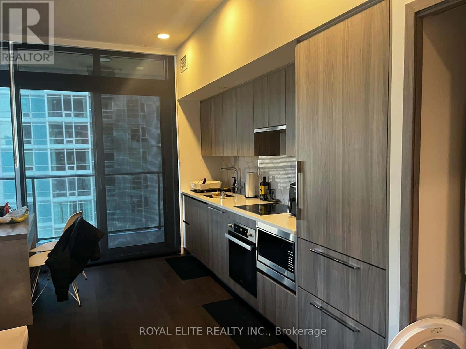 Toronto (Waterfront Communities) — Toronto (Waterfront Communities) - Photo 5 of 10