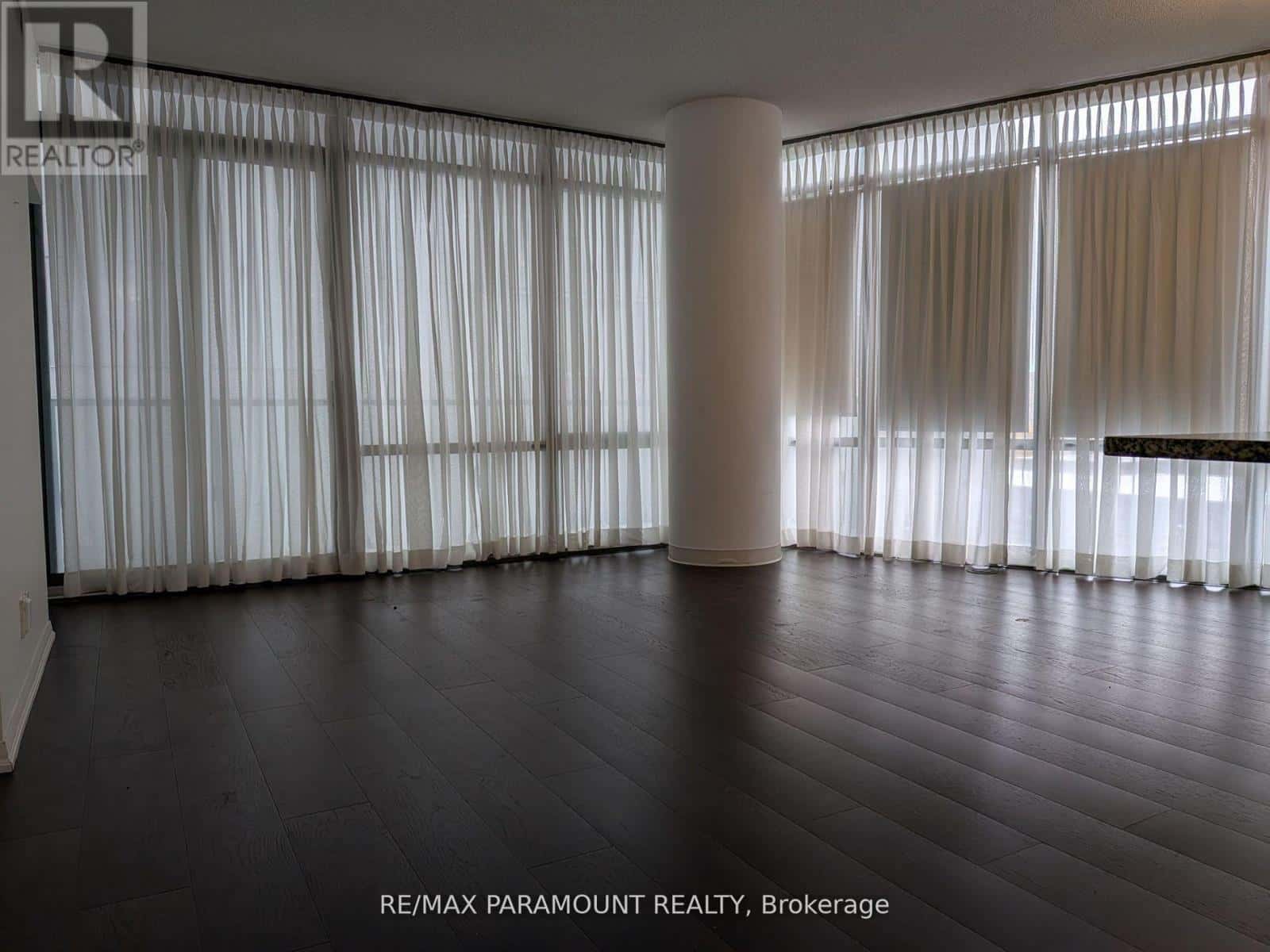 Toronto (Bay Street Corridor) — Toronto (Bay Street Corridor) - Photo 3 of 18