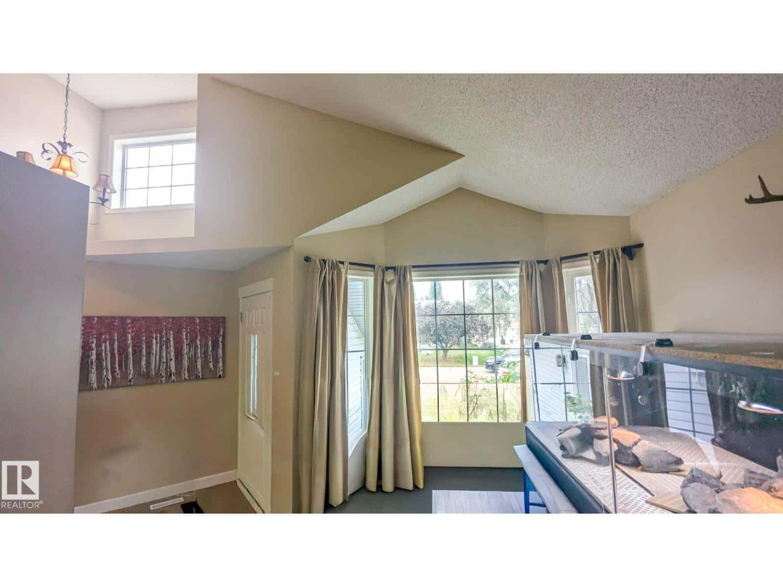 Edmonton — Edmonton - Photo 4 of 38