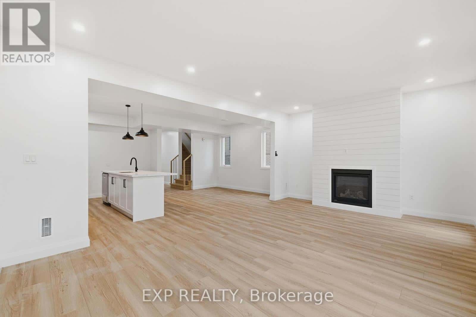 Perth East (Milverton) — Perth East (Milverton) - Photo 4 of 33