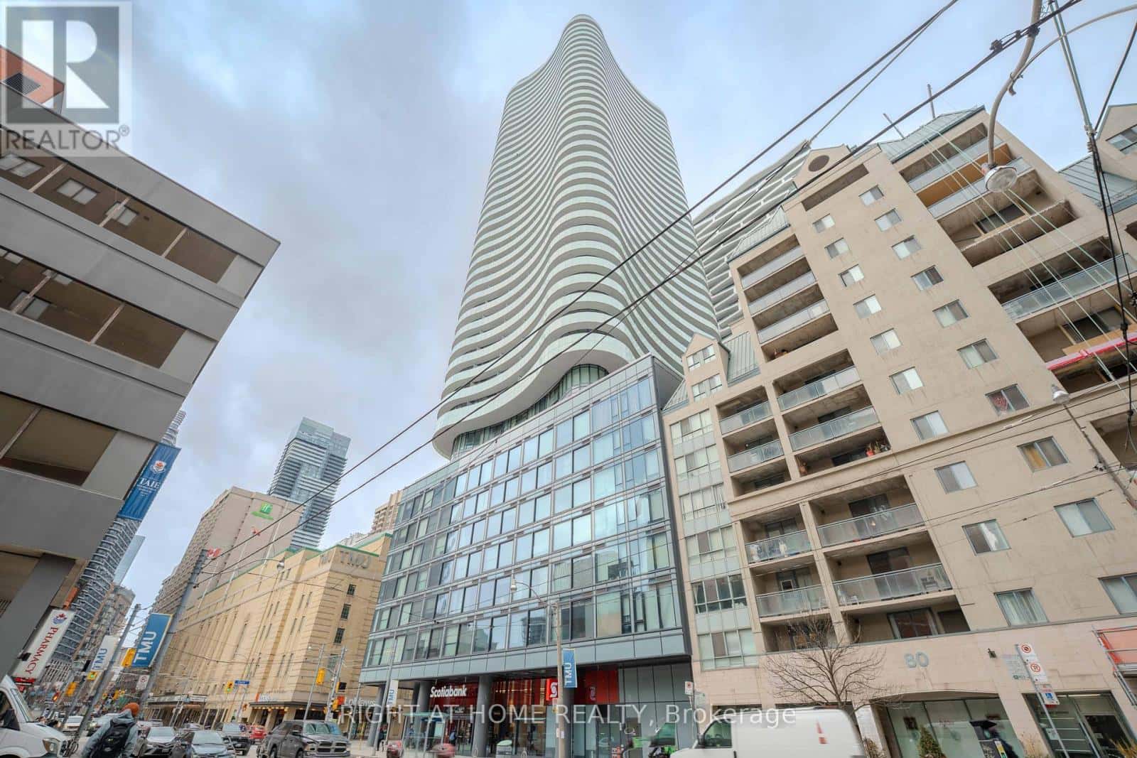 Toronto (Church-Yonge Corridor) — Toronto (Church-Yonge Corridor) - Photo 3 of 32