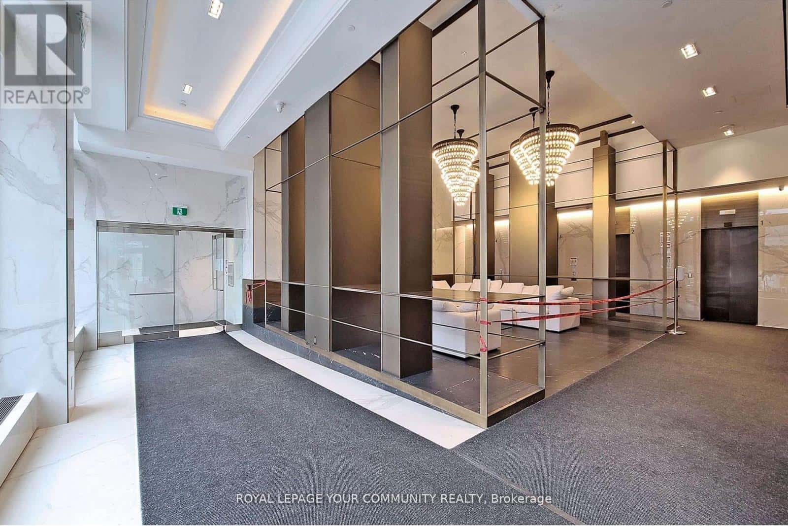 Toronto (Church-Yonge Corridor) — Toronto (Church-Yonge Corridor) - Photo 4 of 25