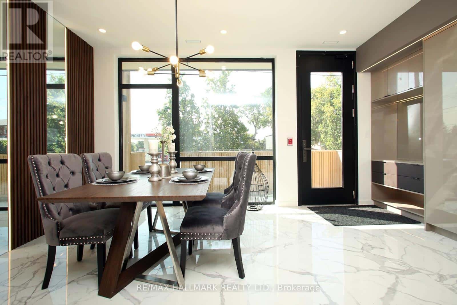 4A OWEN STREET — Toronto (Alderwood) - Photo 4 of 36