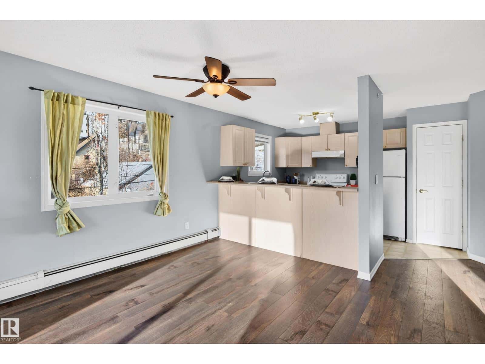 #418 10403 98 AV NW — Edmonton, Alberta - Photo 3 of 46