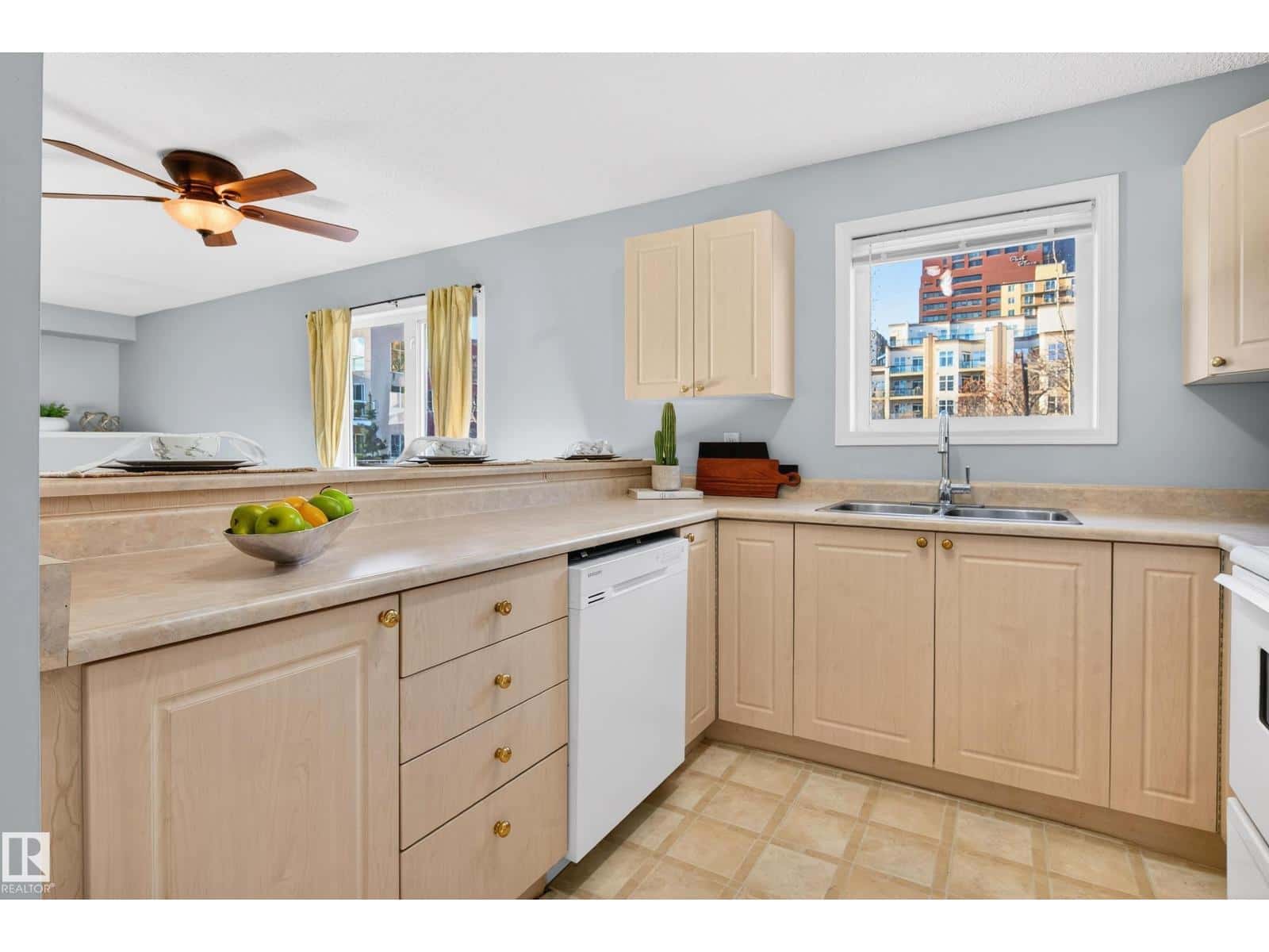 #418 10403 98 AV NW — Edmonton, Alberta - Photo 4 of 46