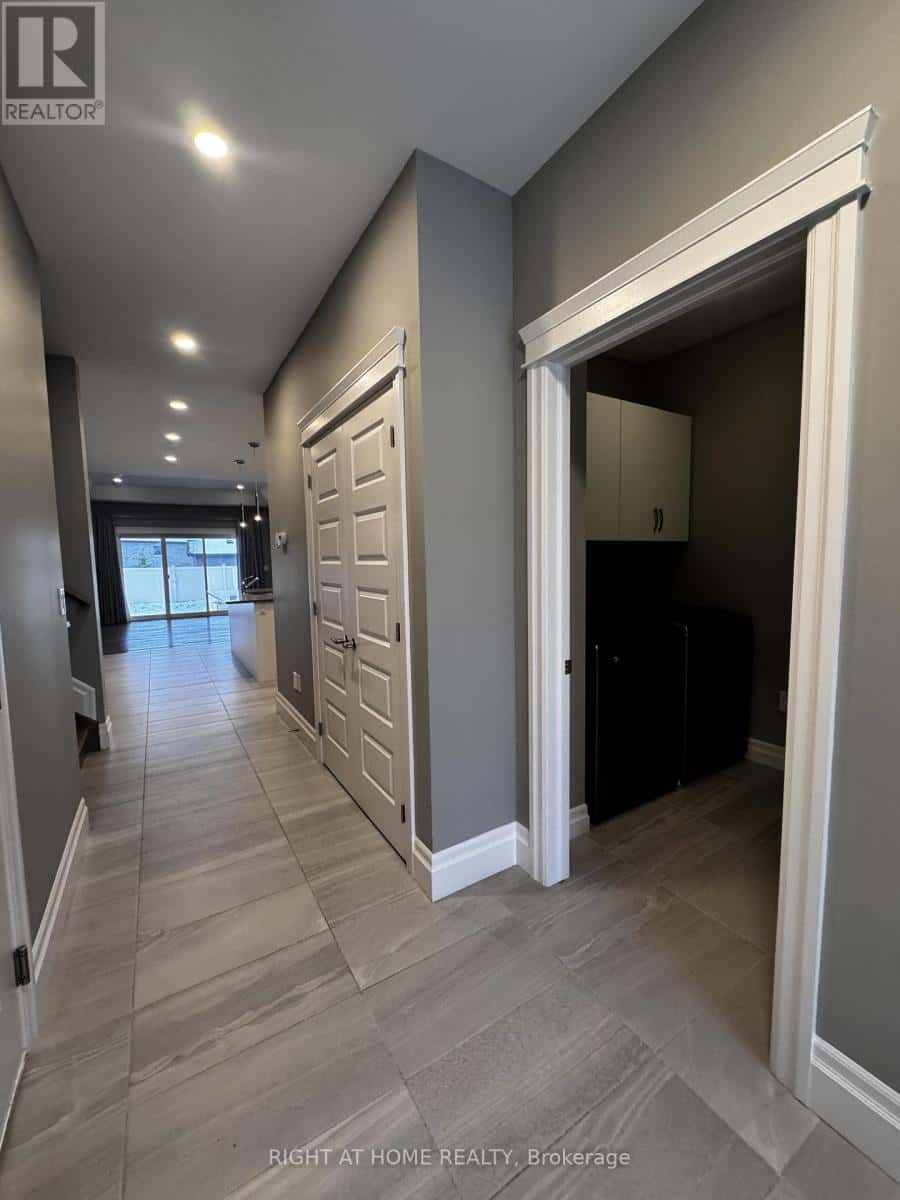 Windsor — Windsor - Photo 2 of 22