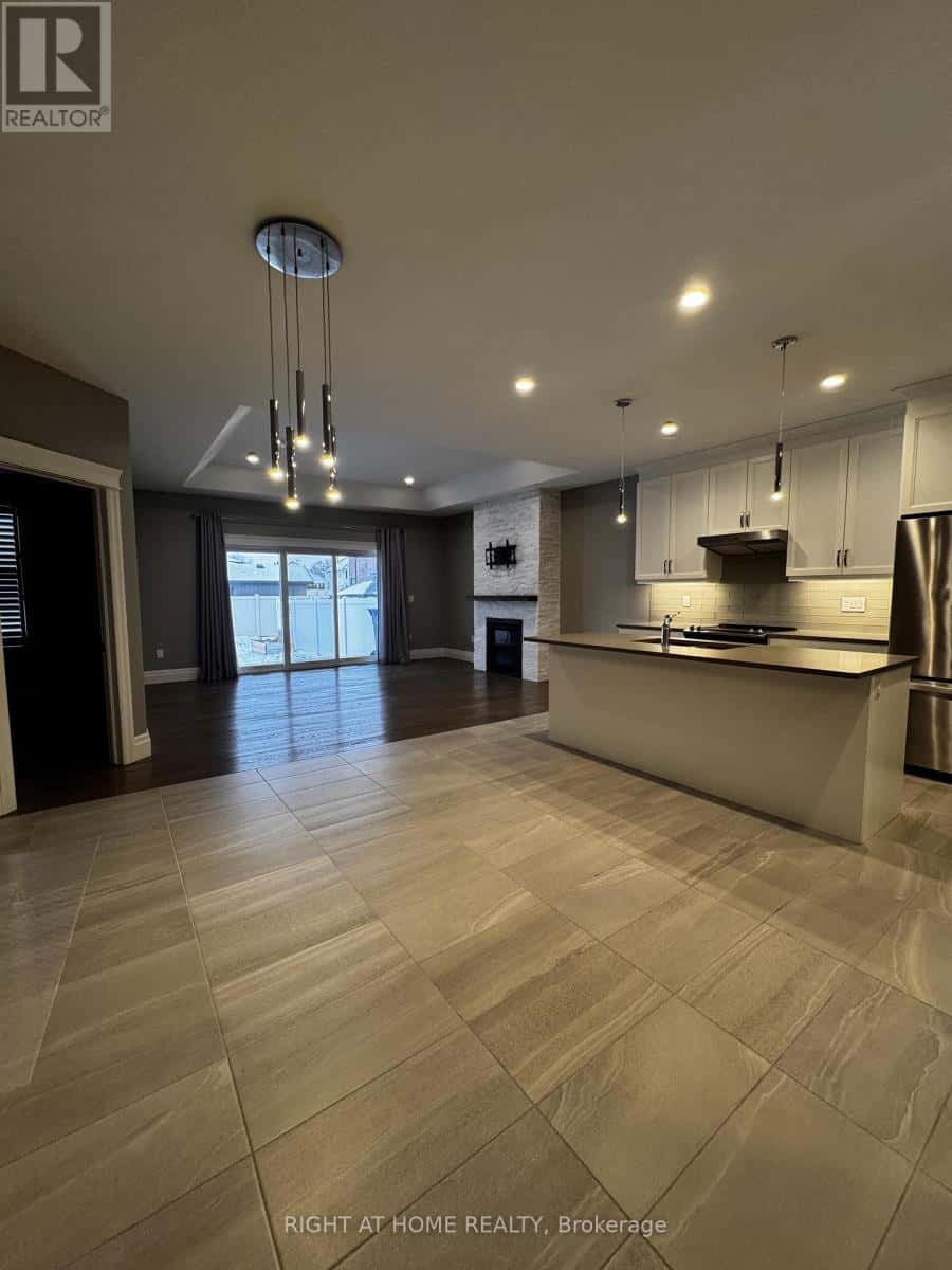 Windsor — Windsor - Photo 5 of 22