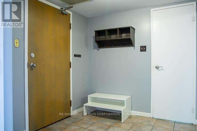 Toronto (Bay Street Corridor) — Toronto (Bay Street Corridor) - Photo 2 of 19