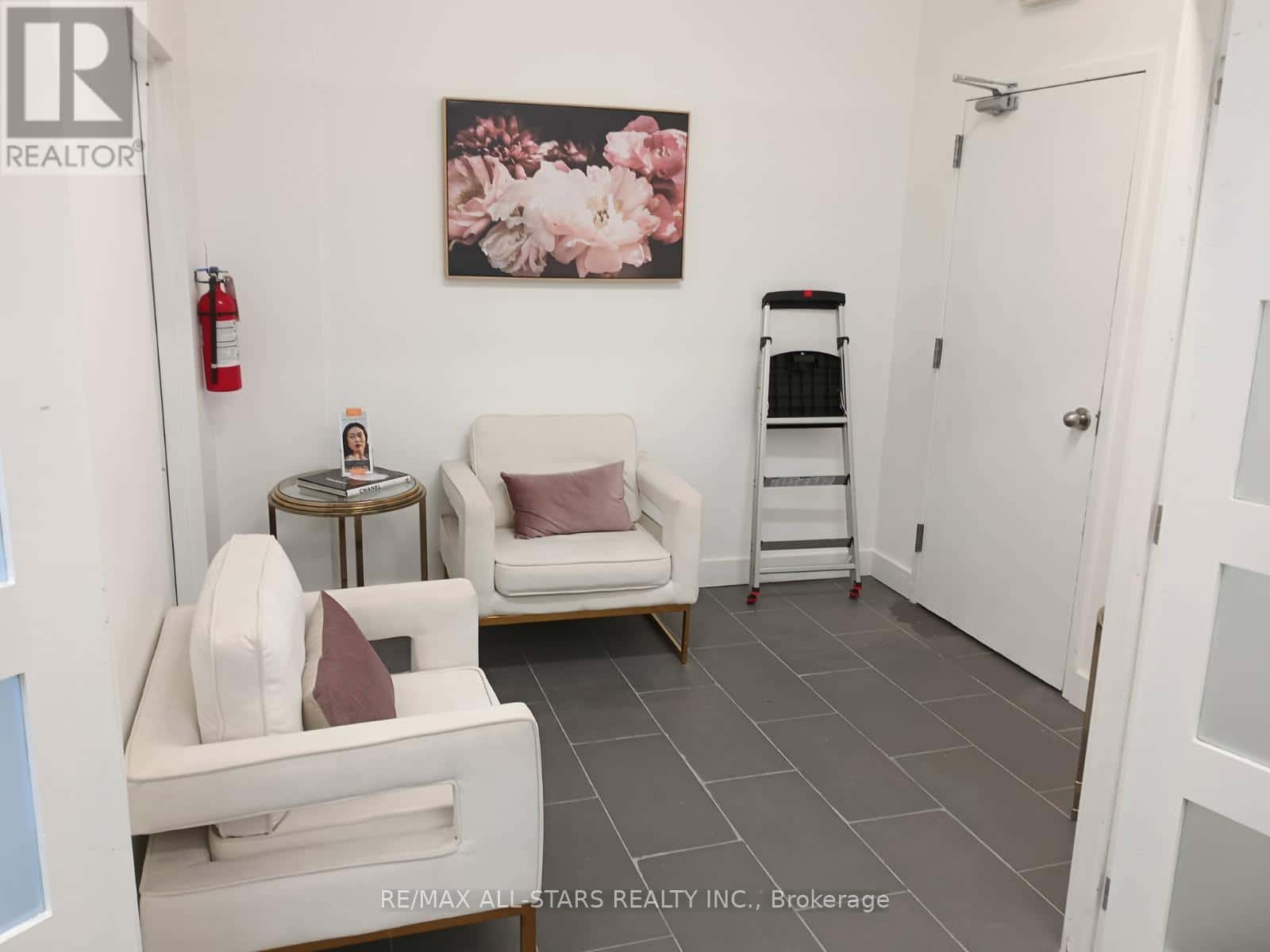 Toronto (South Riverdale) — Toronto (South Riverdale) - Photo 2 of 5