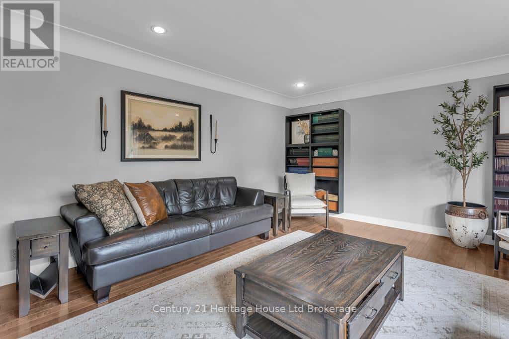 Tillsonburg — Tillsonburg - Photo 4 of 36