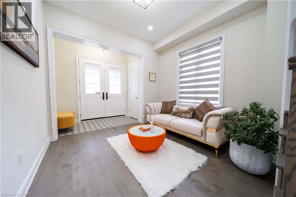 Oakville — Oakville - Photo 3 of 47