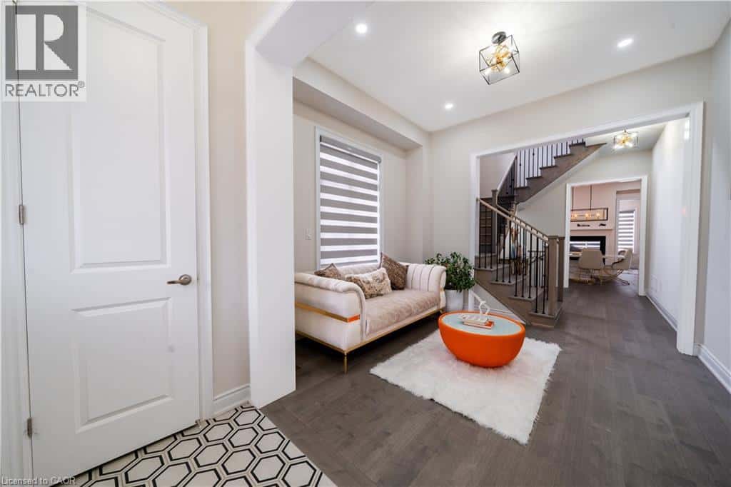 Oakville — Oakville - Photo 4 of 47