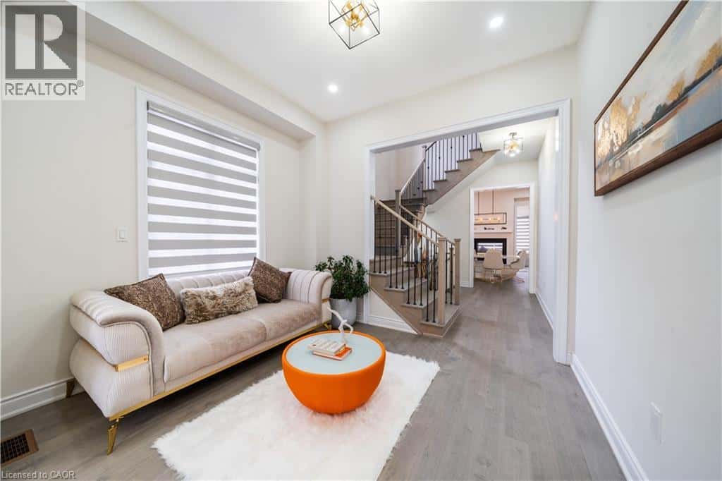 Oakville — Oakville - Photo 5 of 47