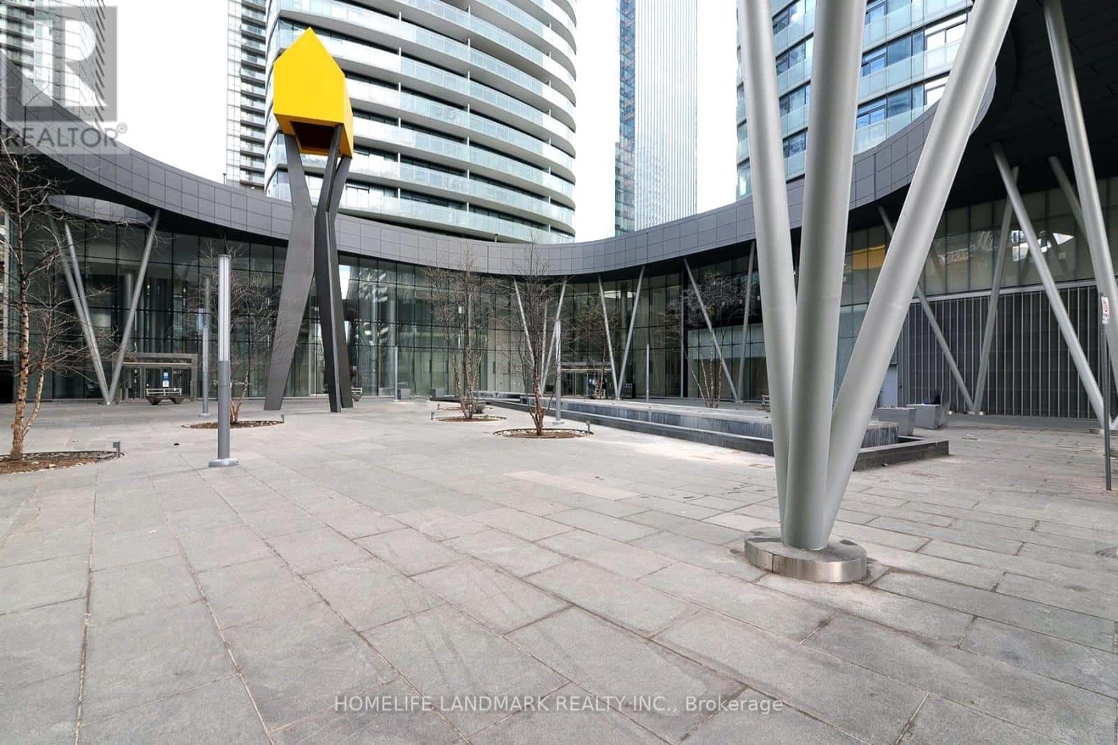 Toronto (Waterfront Communities) — Toronto (Waterfront Communities) - Photo 2 of 21