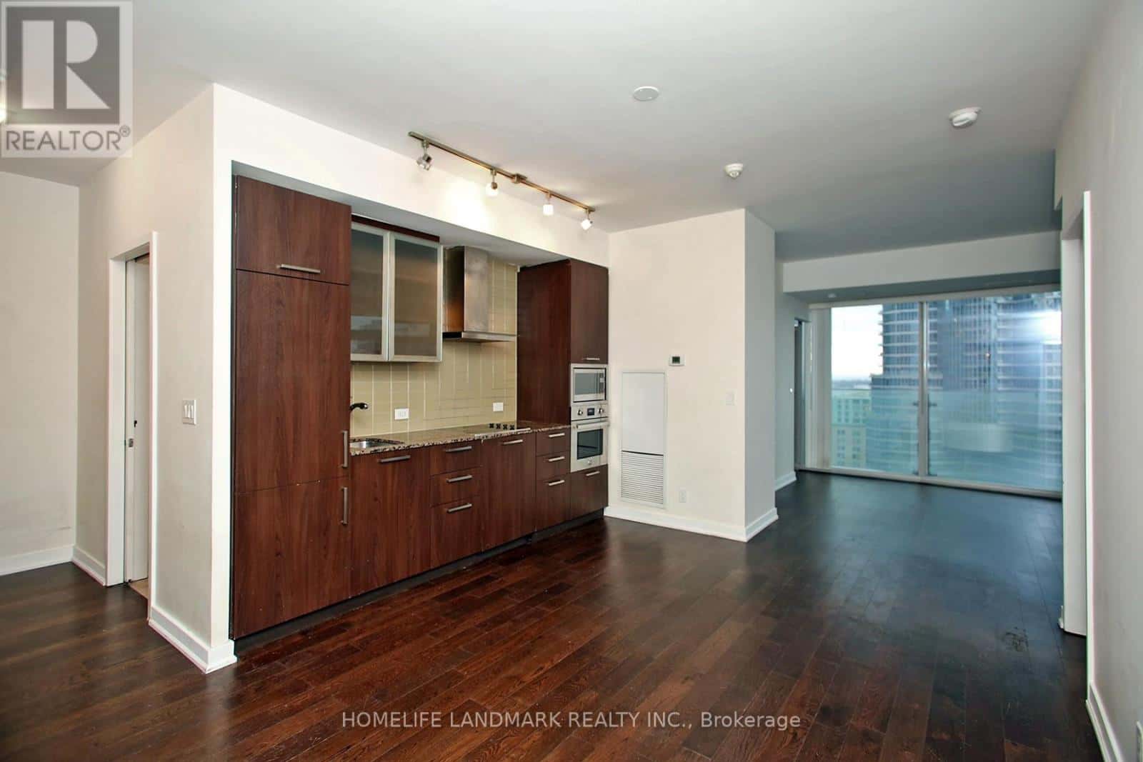 Toronto (Waterfront Communities) — Toronto (Waterfront Communities) - Photo 5 of 21