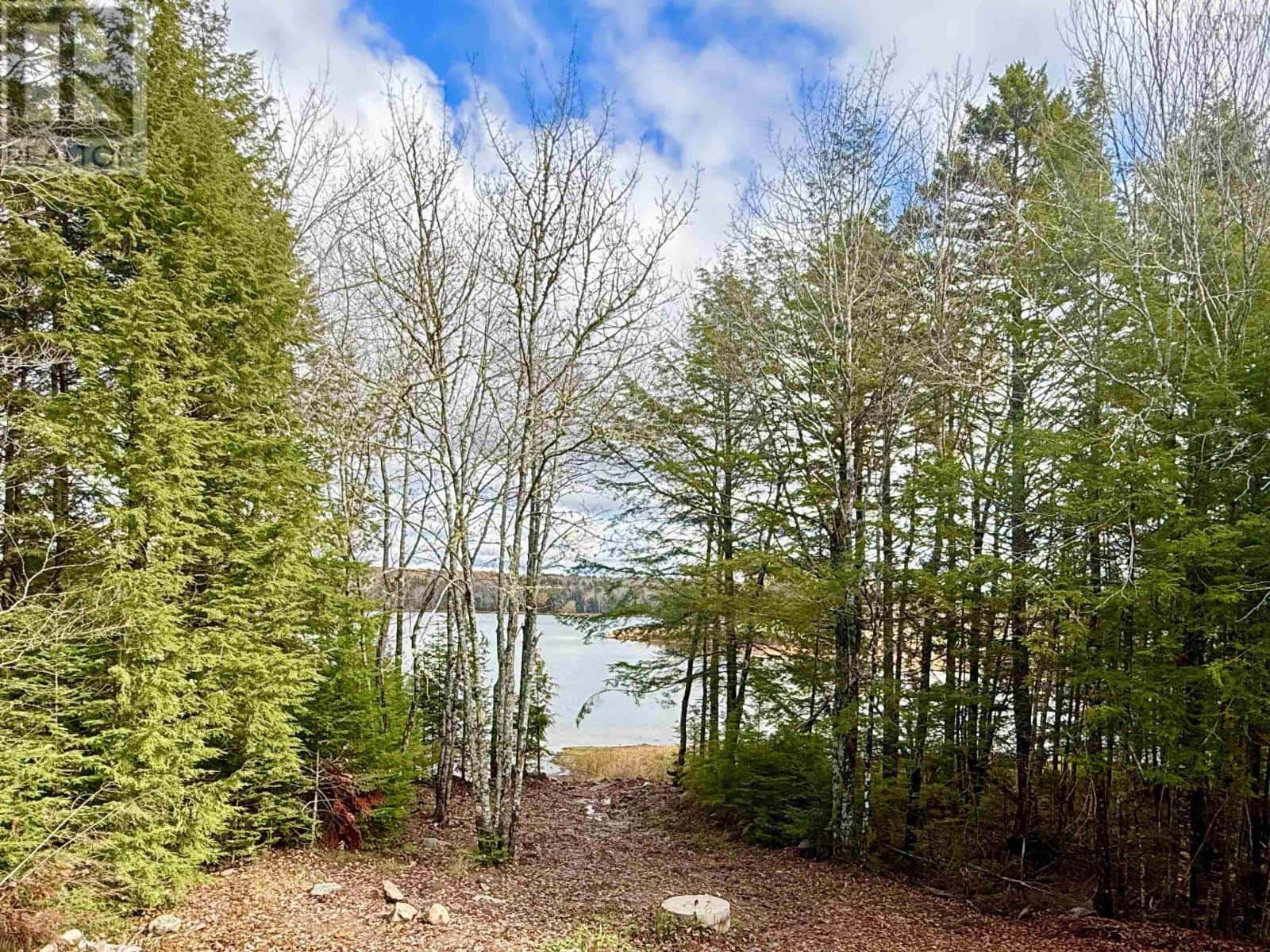 60 Lakeridge Drive, Beaver Bank — Beaver Bank, Nova Scotia - Photo 2 of 35