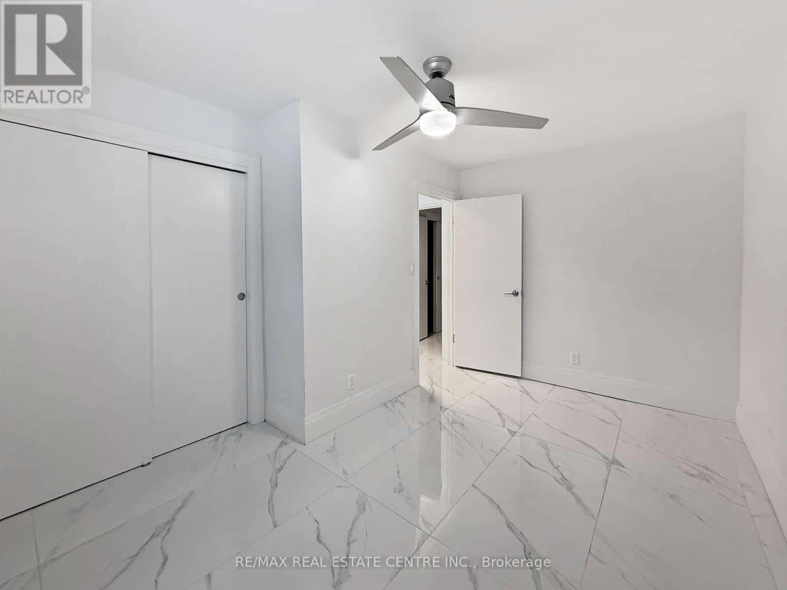 Erin — Erin - Photo 5 of 42