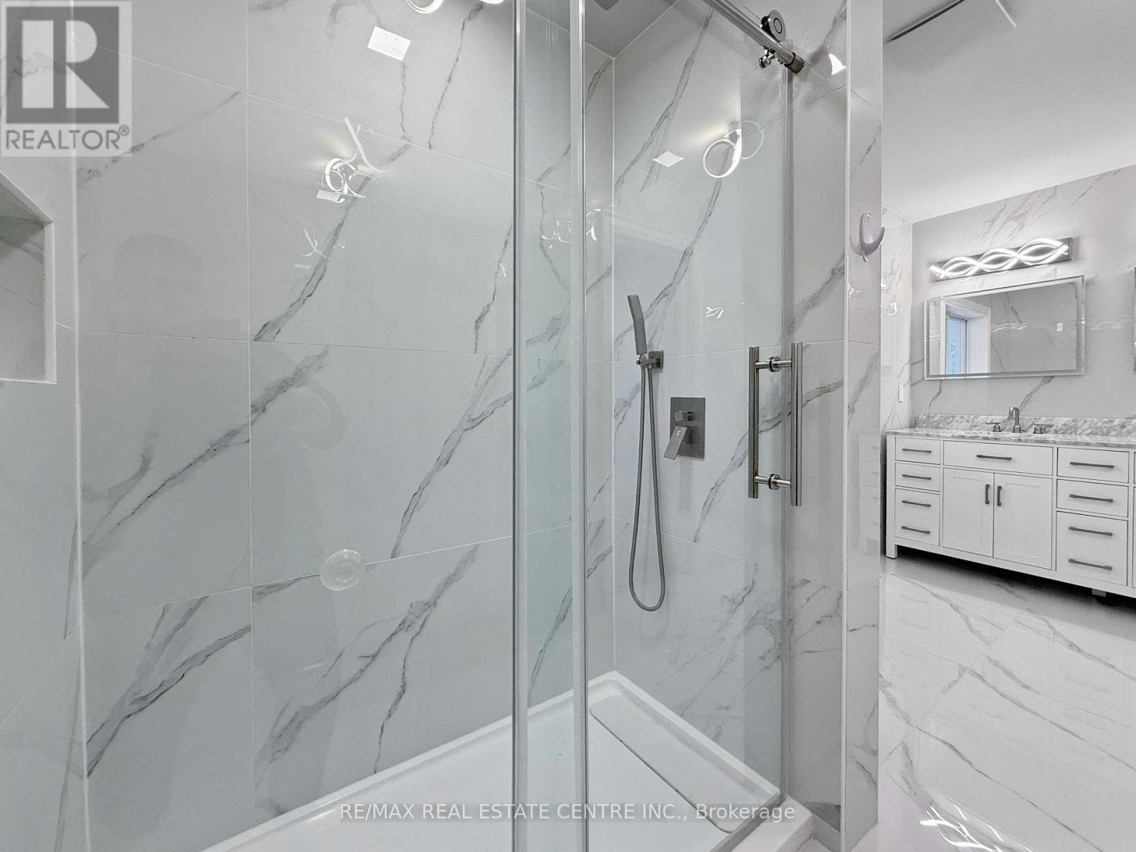 Erin — Erin - Main photo