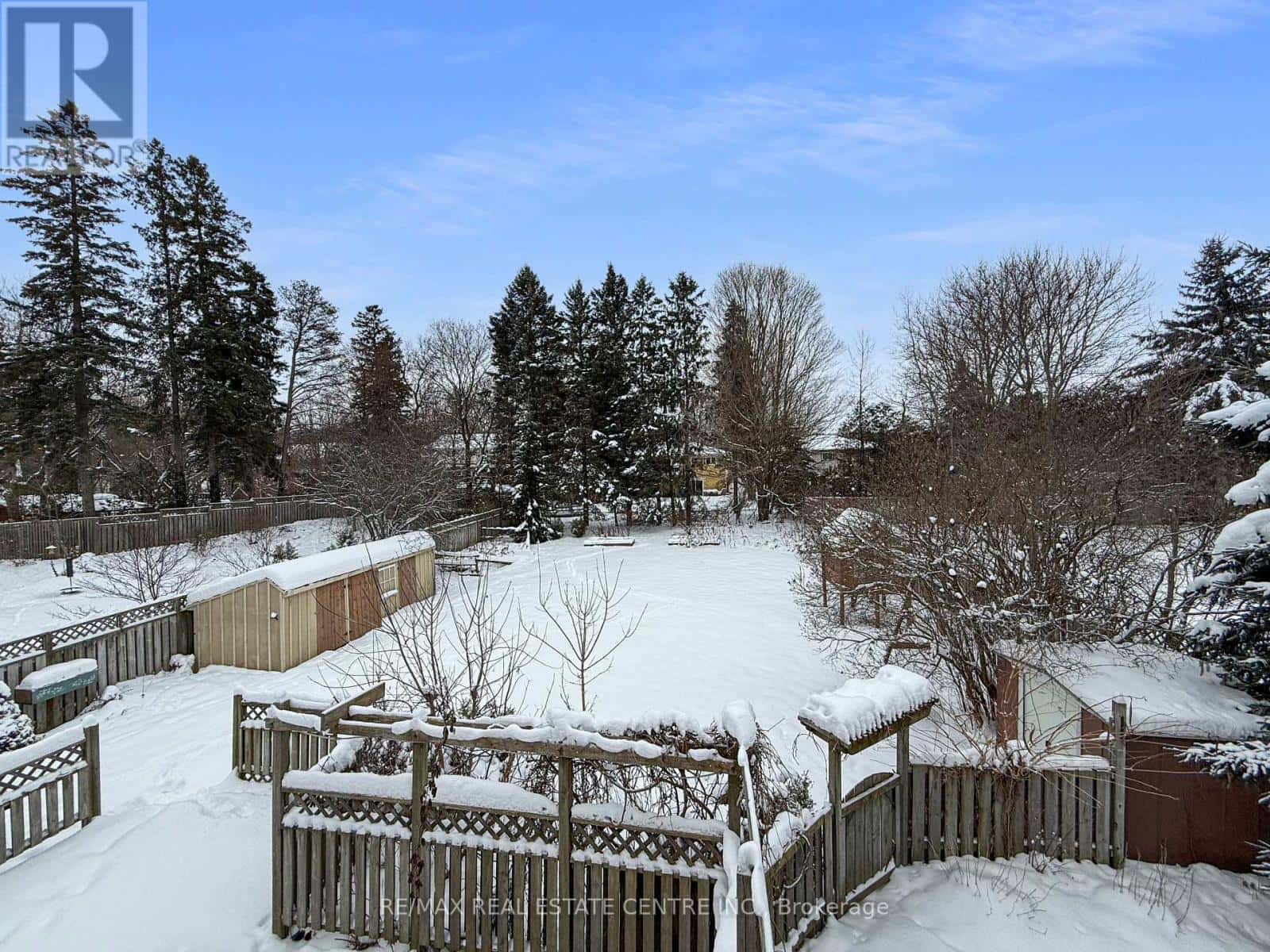 Erin — Erin - Photo 4 of 42