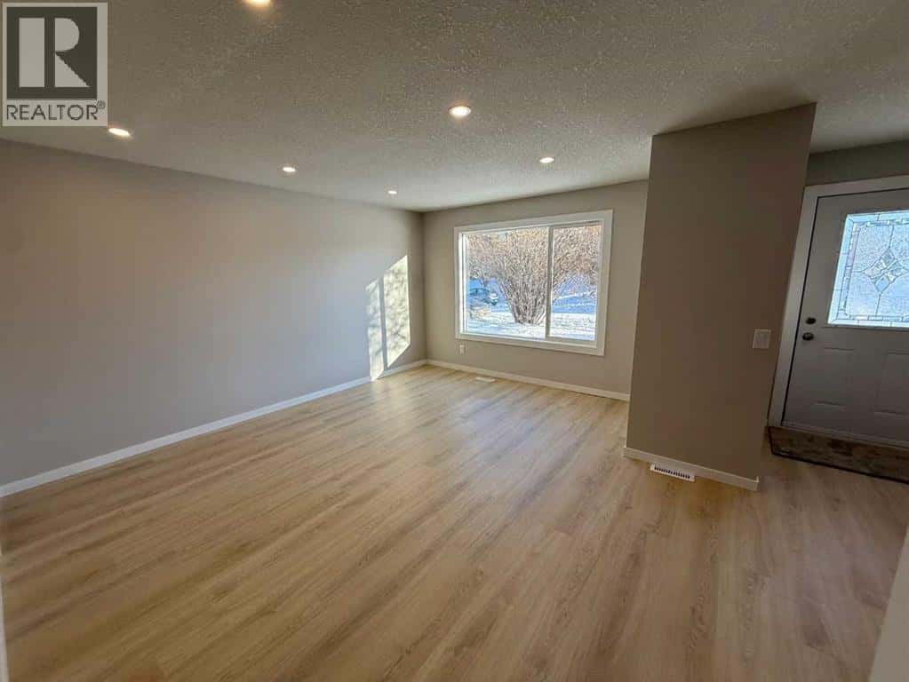 3215 Doverville Crescent SE — Calgary - Photo 2 of 27