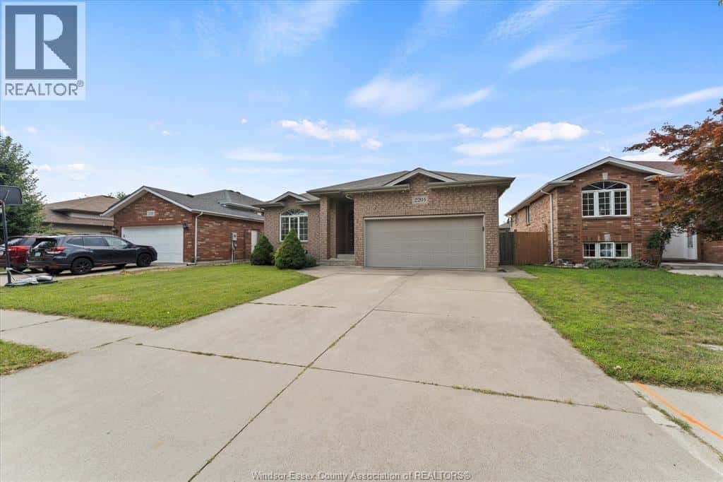 Windsor — Windsor - Photo 3 of 38