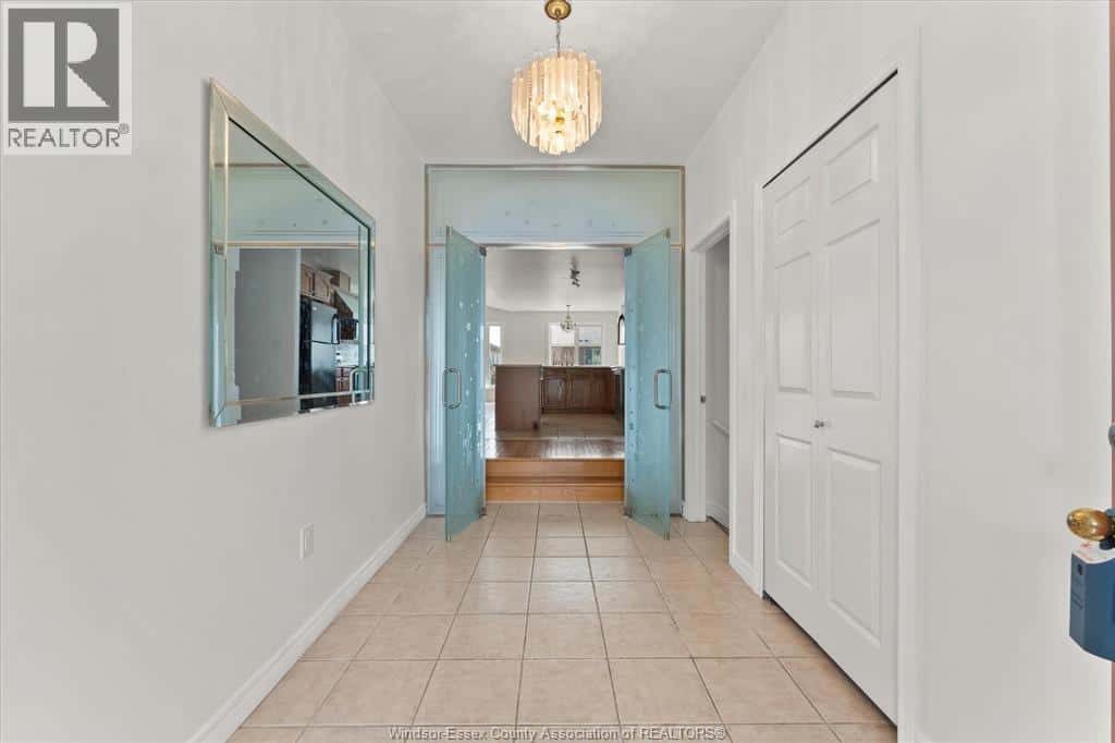 Windsor — Windsor - Photo 4 of 38