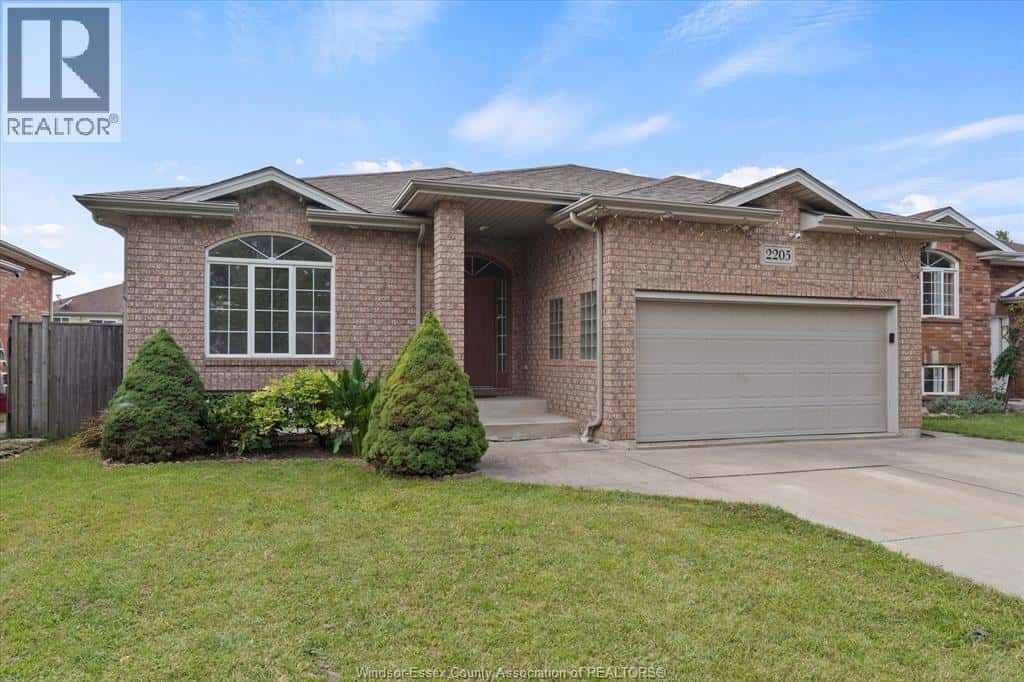 Windsor — Windsor - Photo 2 of 38