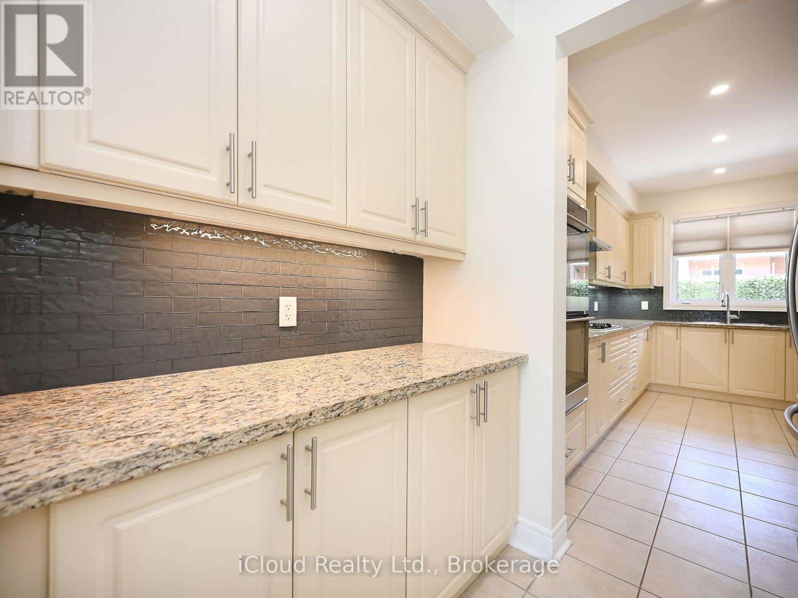 Oakville (GO Glenorchy) — Oakville (GO Glenorchy) - Photo 4 of 50