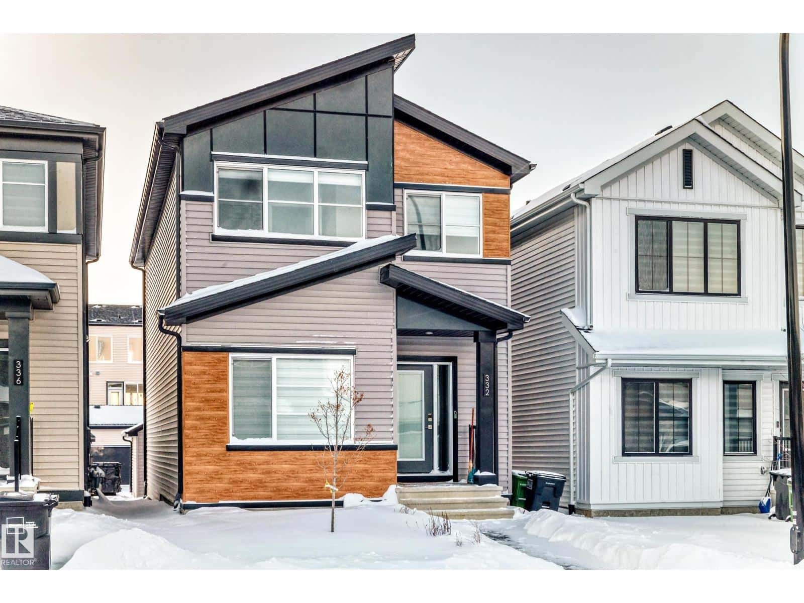 332 29 ST SW — Edmonton - Photo 2 of 74