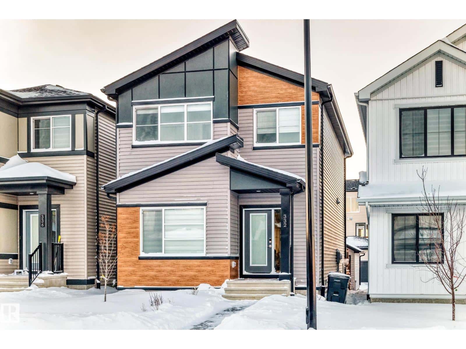 332 29 ST SW — Edmonton - Photo 3 of 74