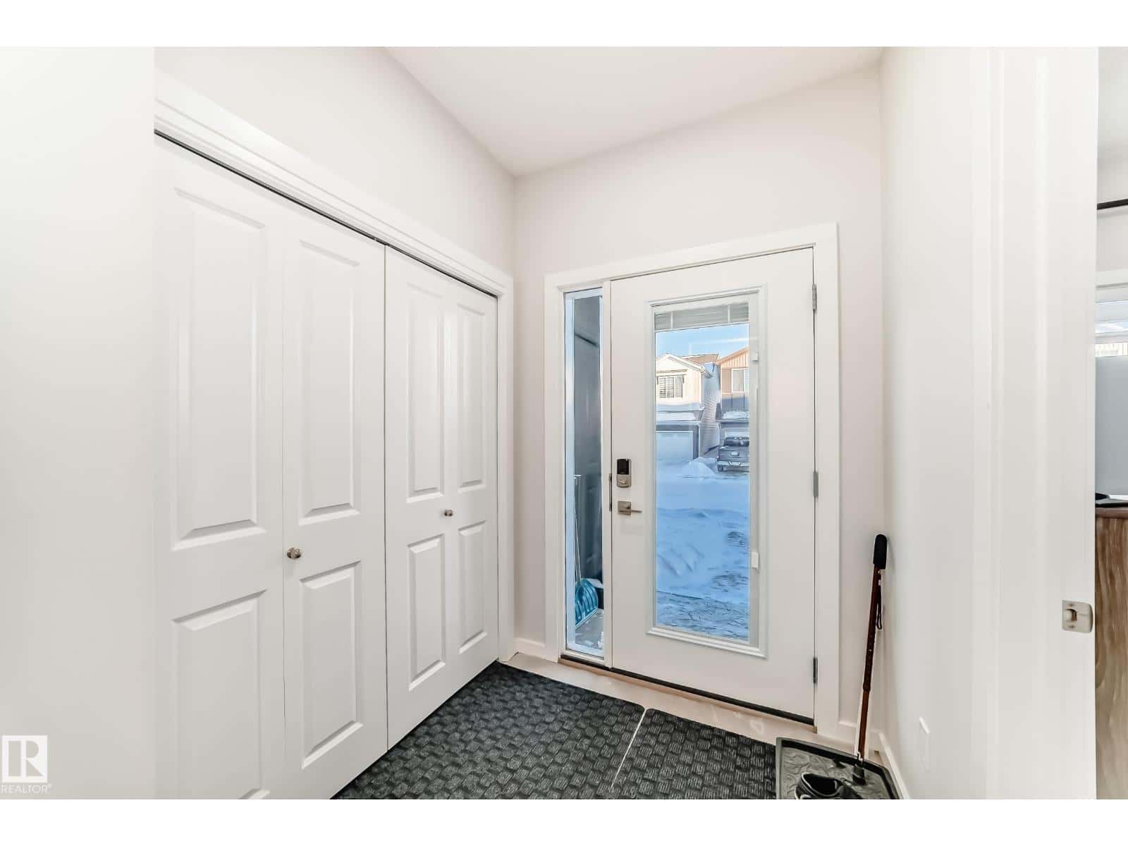 332 29 ST SW — Edmonton - Photo 5 of 74