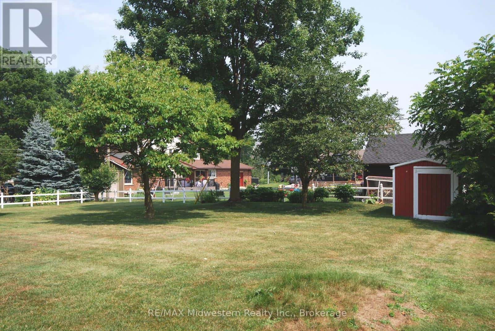 Minto — Minto - Photo 3 of 18