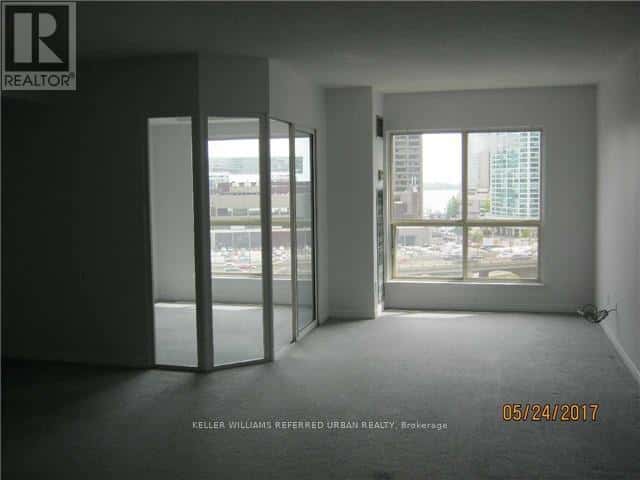 Toronto (Waterfront Communities) — Toronto (Waterfront Communities) - Photo 2 of 13