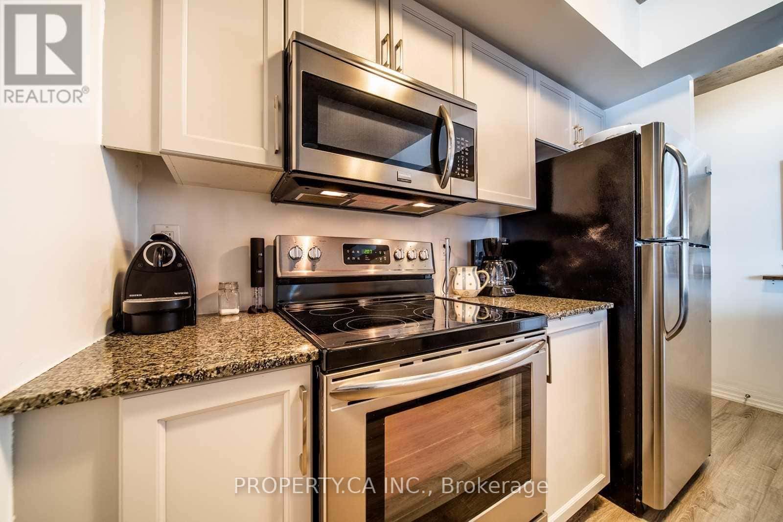 Toronto (Church-Yonge Corridor) — Toronto (Church-Yonge Corridor) - Photo 3 of 33