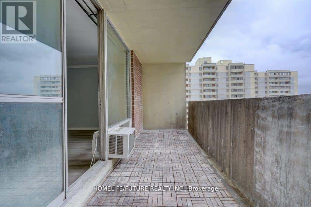 2519 - 5 MASSEY SQUARE — Toronto (Crescent Town) - Photo 4 of 26