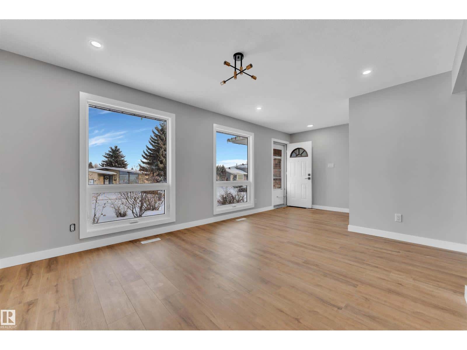 Edmonton — Edmonton - Photo 4 of 46