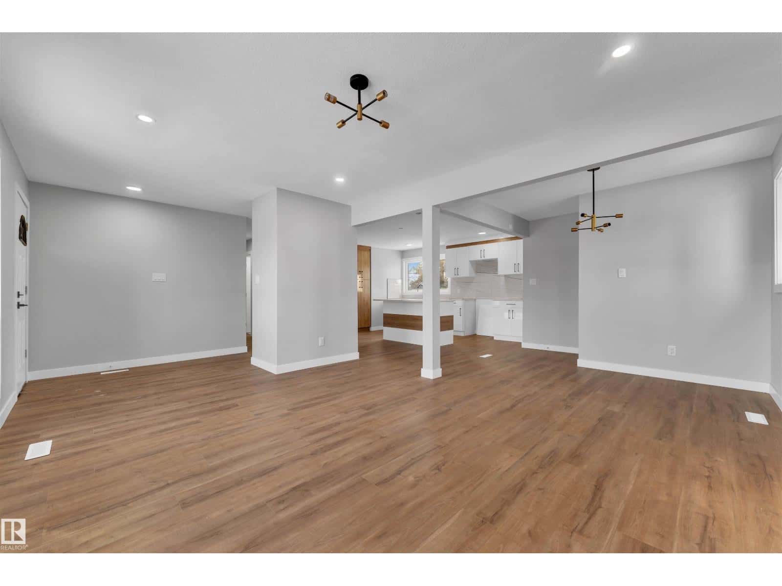 Edmonton — Edmonton - Photo 5 of 46