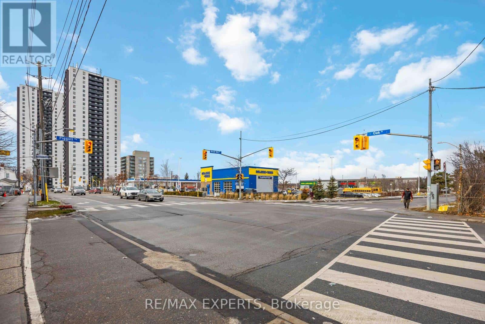 19B OAK STREET — Toronto (Weston) - Photo 3 of 49