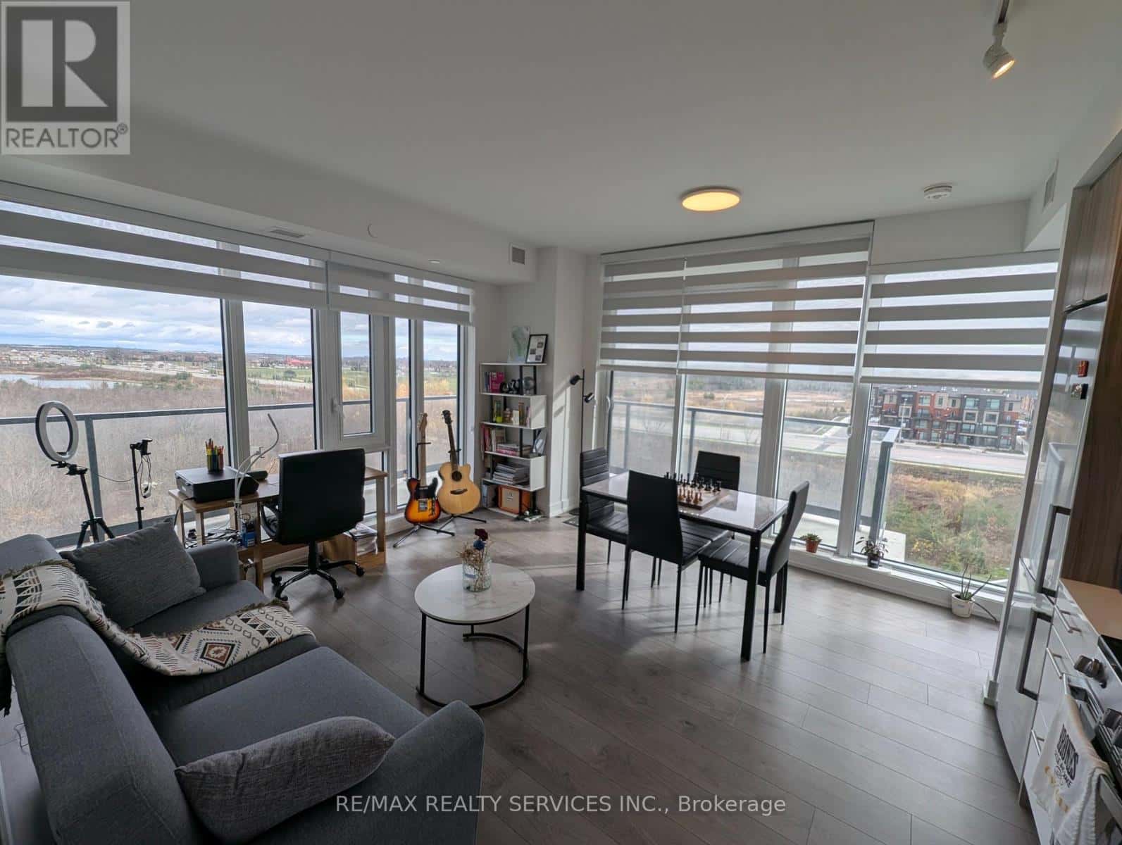 Brampton (Northwest Brampton) — Brampton (Northwest Brampton) - Photo 2 of 13