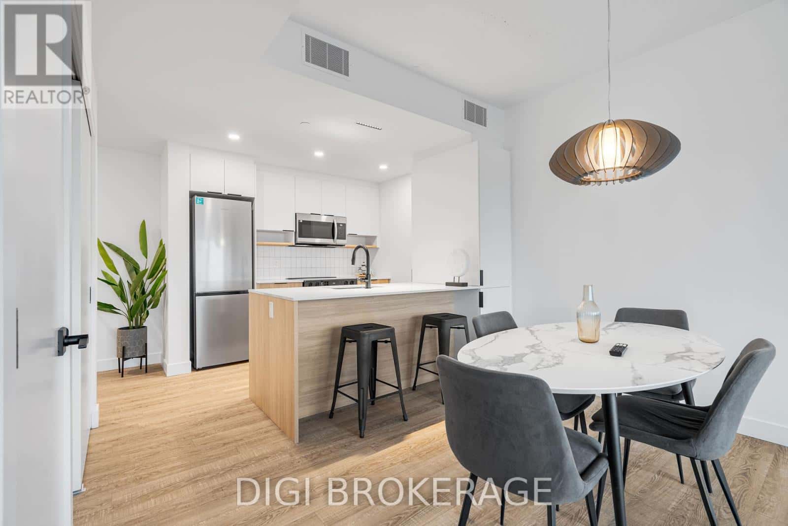 Ottawa — Ottawa - Photo 2 of 49