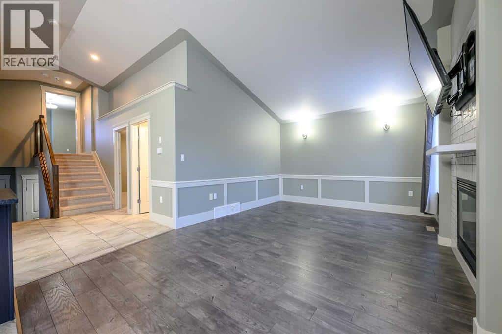 11329 107 Avenue — Grande Prairie - Photo 5 of 29