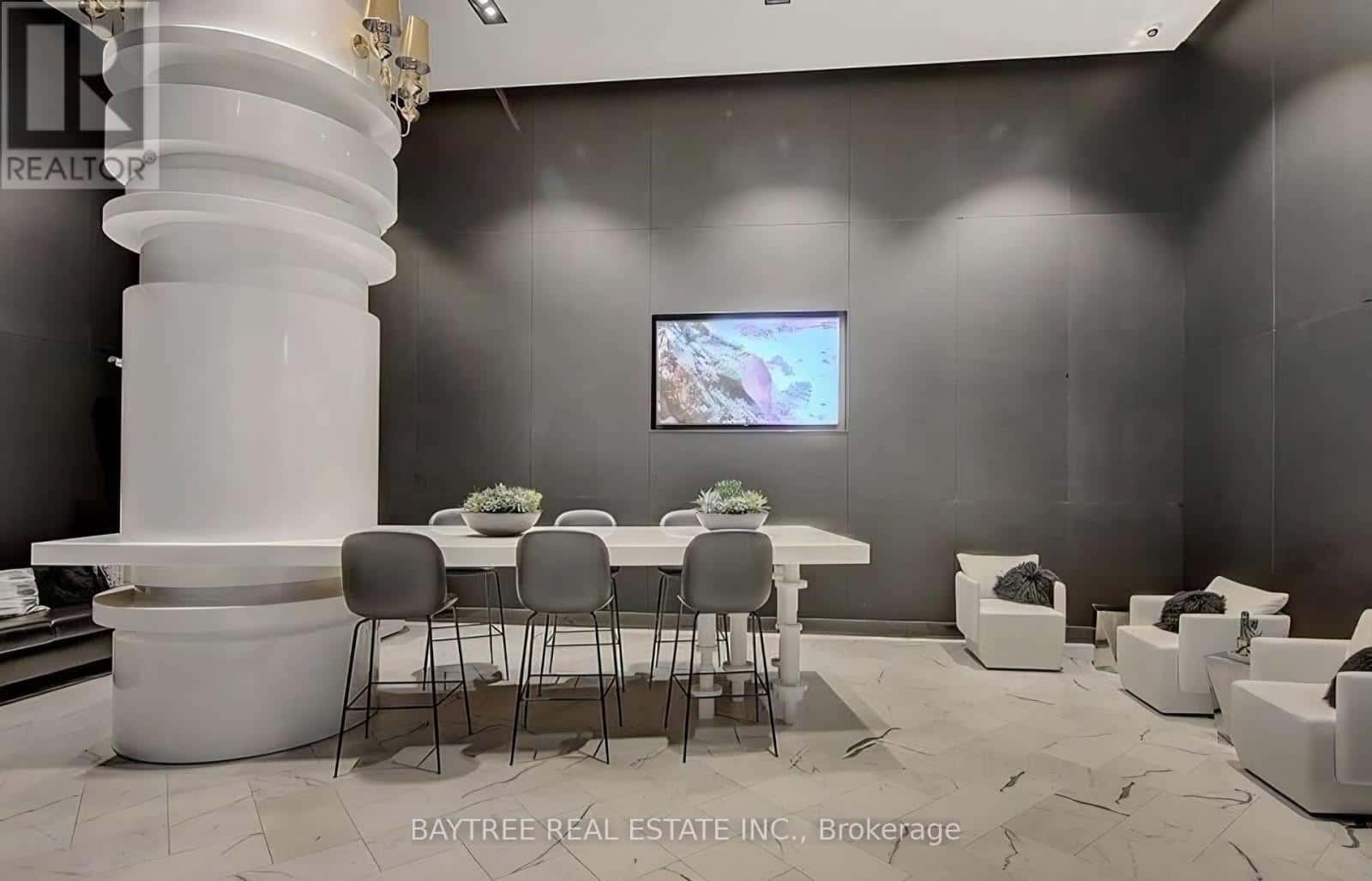 Toronto (Waterfront Communities) — Toronto (Waterfront Communities) - Photo 2 of 14