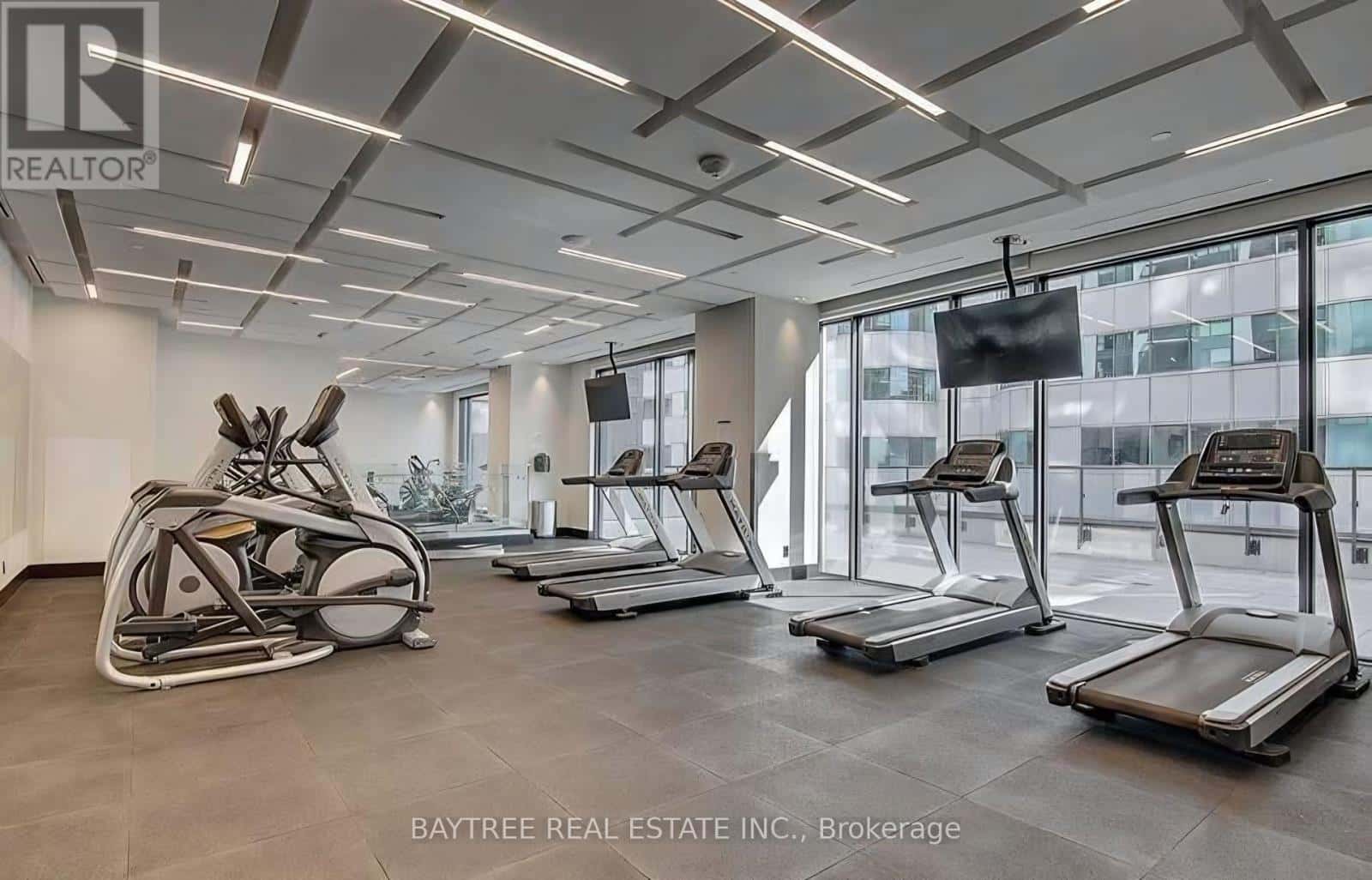 Toronto (Waterfront Communities) — Toronto (Waterfront Communities) - Photo 5 of 14