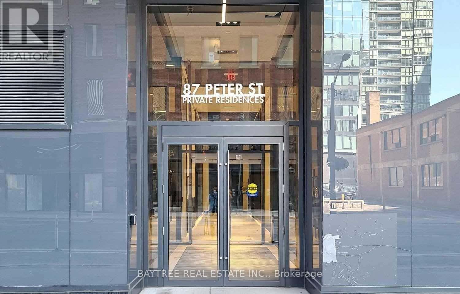 Toronto (Waterfront Communities) — Toronto (Waterfront Communities) - Photo 3 of 14