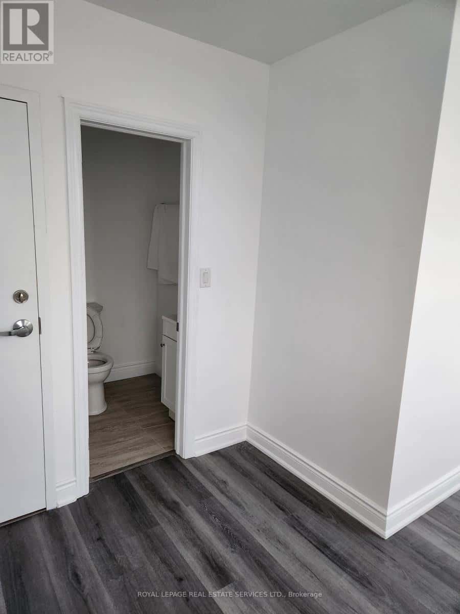 Toronto (East End-Danforth) — Toronto (East End-Danforth) - Photo 4 of 8