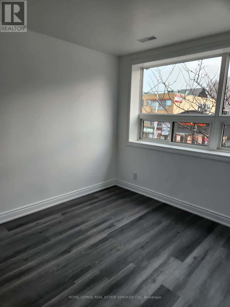 201 - 2820 DANFOTH AVENUE — Toronto (East End-Danforth) - Photo 4 of 8